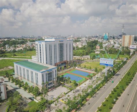 Trường Đại Học Công Nghệ TP.HCM.